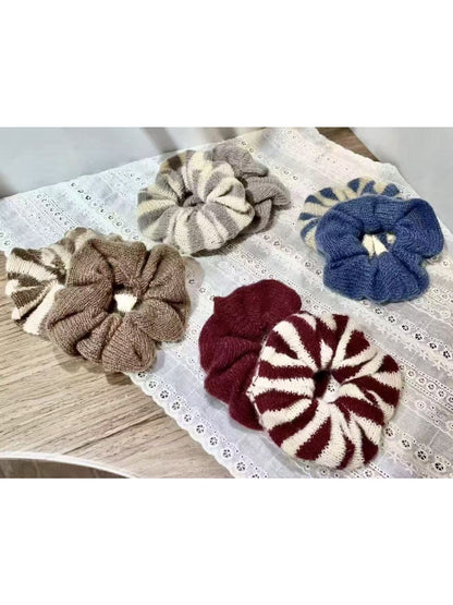 Gifty - Knitted Striped Scrunchie Hair Tie