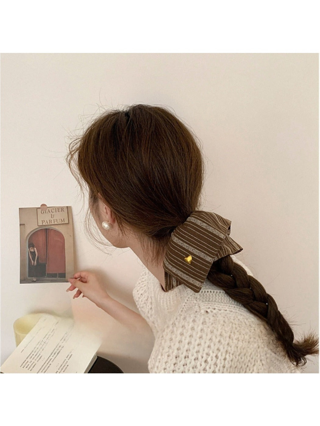 Gifty - Vintage Striped Scrunchie