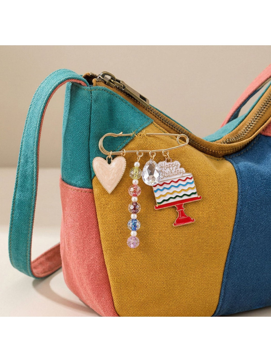 Brovia - Heart Detail Cake Charm Pin Brooch