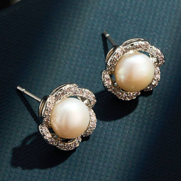 Earedge - Round Center Flower Stud Earrings