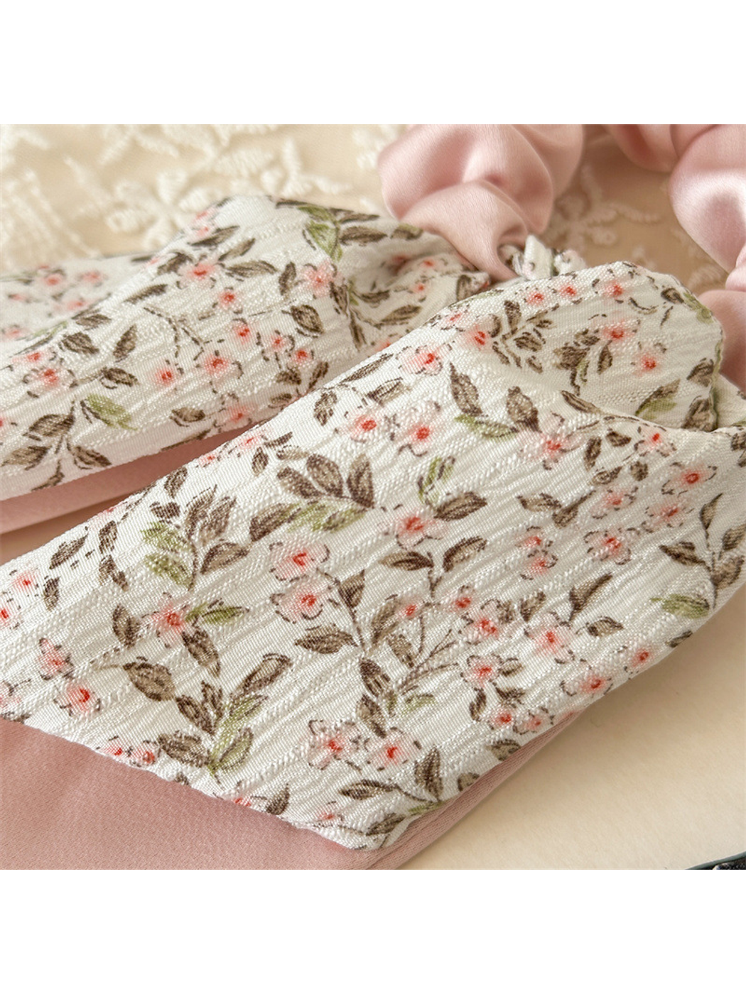 Gifty - Floral Ribbon Tail Layered Bow Scrunchie