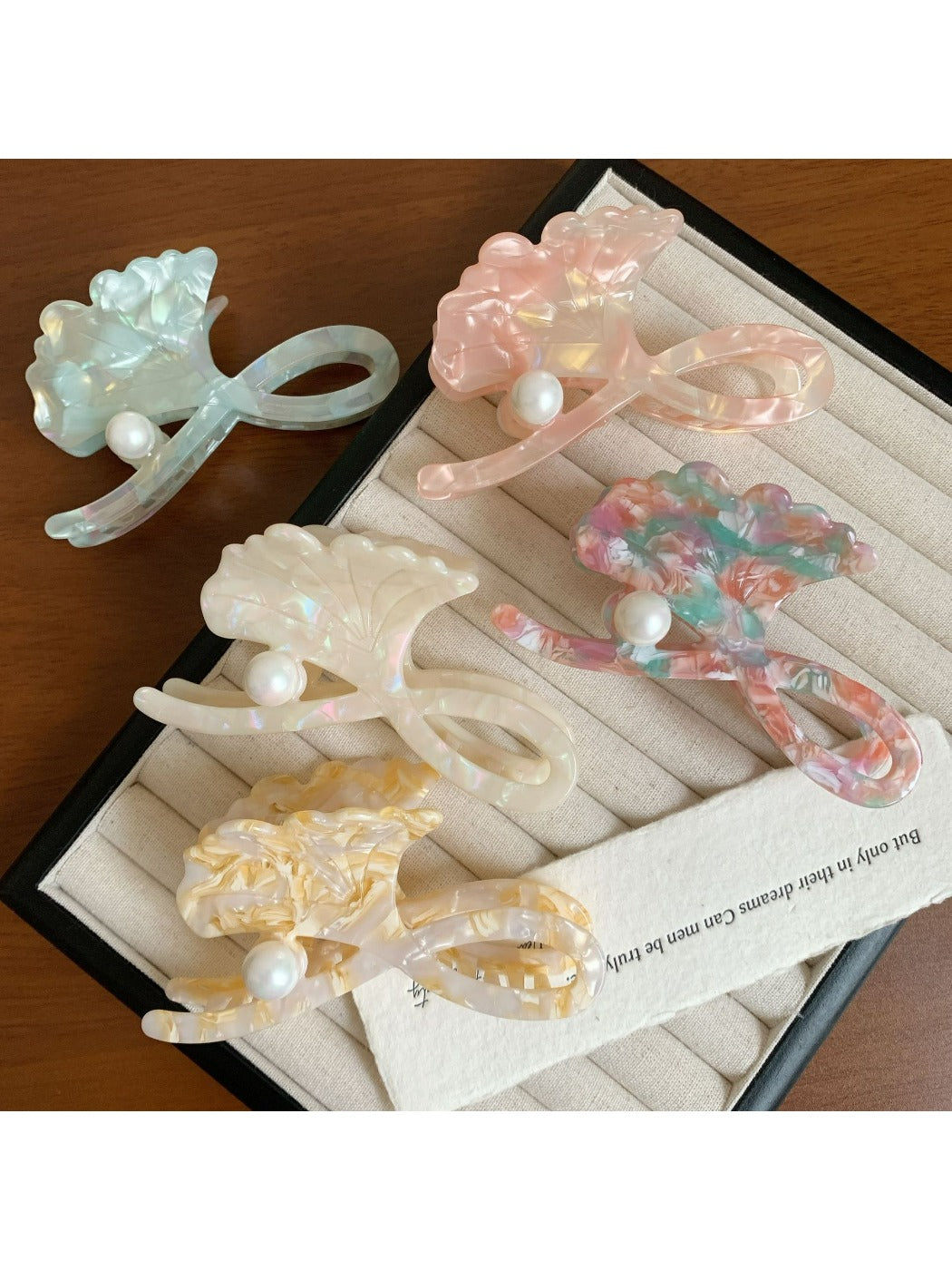 Beau - Leaf Shape Hair Claw Clip