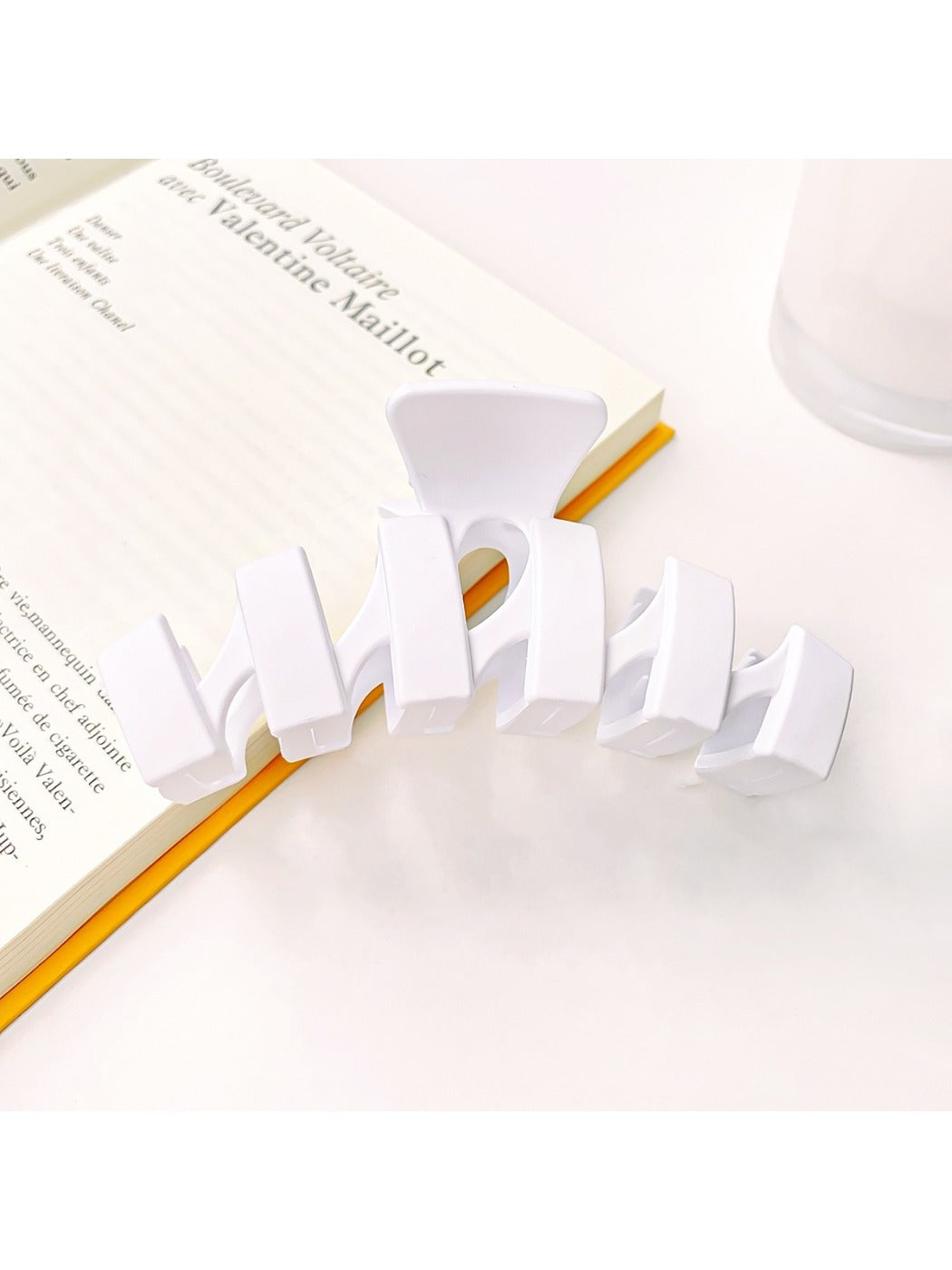 Beau modern wavy hair claw clip displayed open showing claw teeth