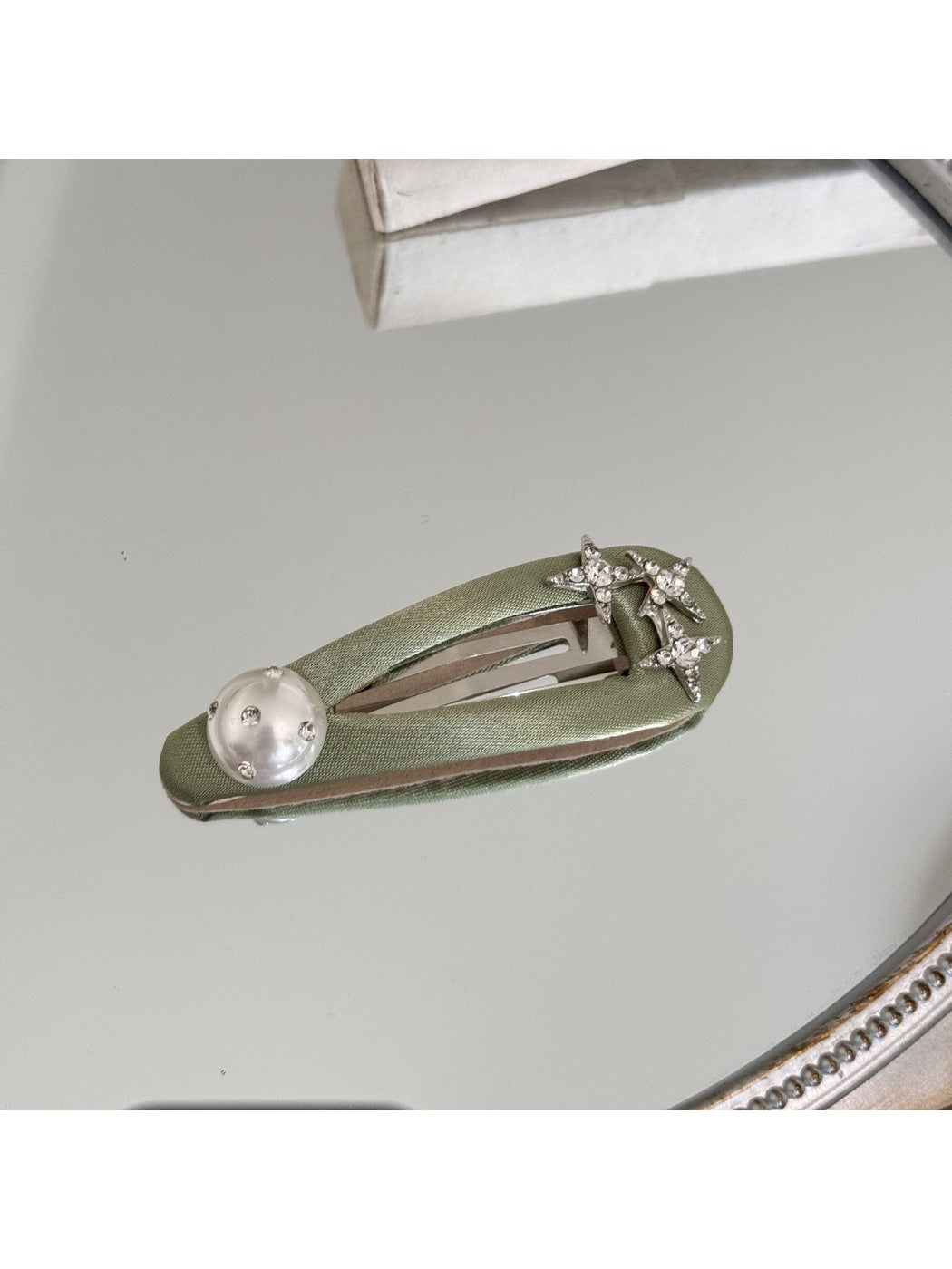 Beau - Sweet Style Star Embellished Snap Hair Clip