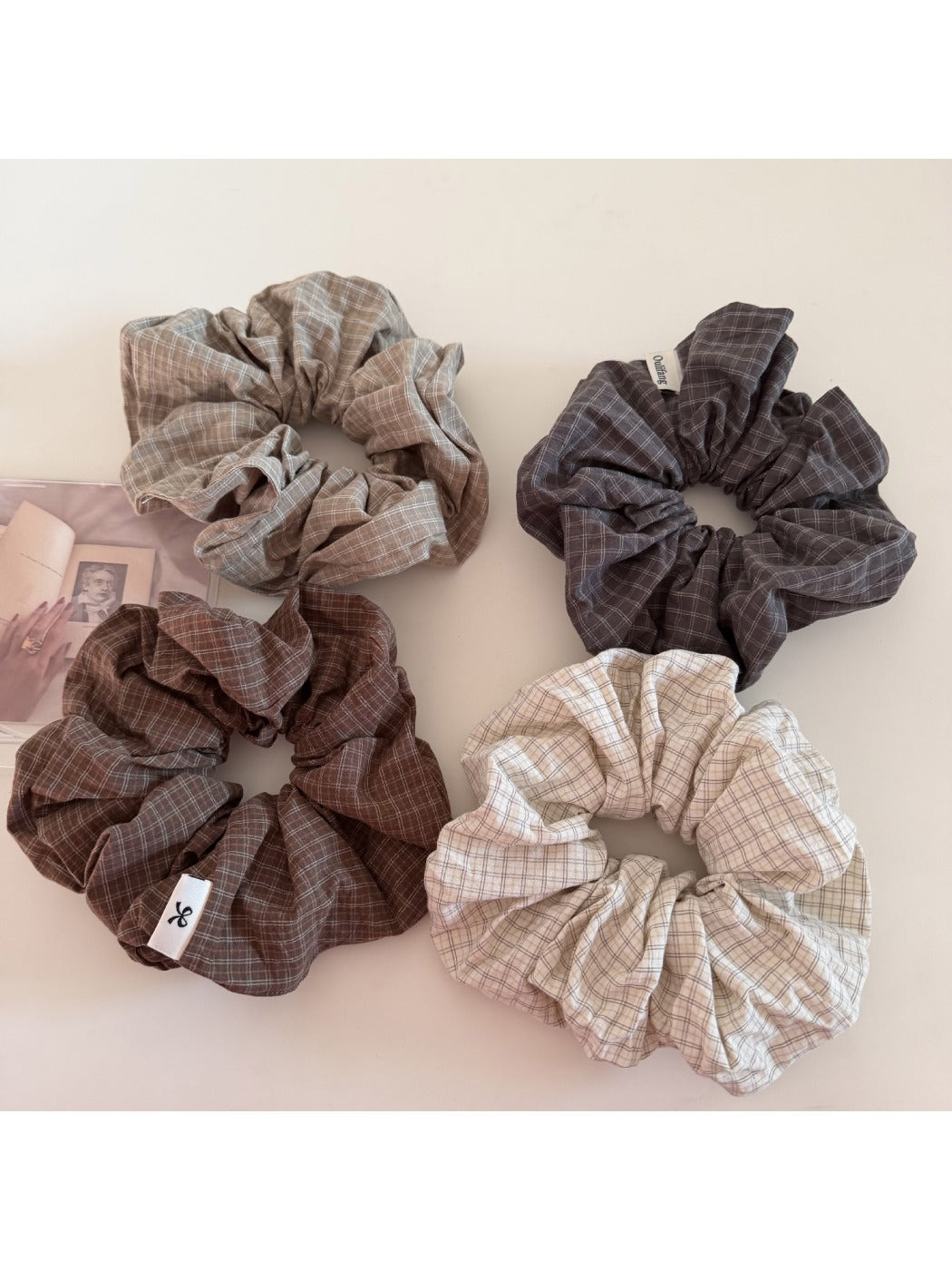 Gifty - Simple Plaid Vintage Scrunchie