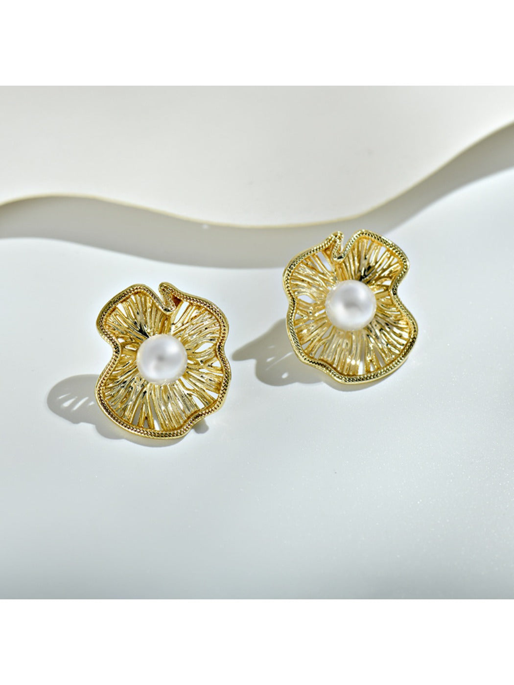 Earedge - Luxe Openwork Ruffled Stud Earrings