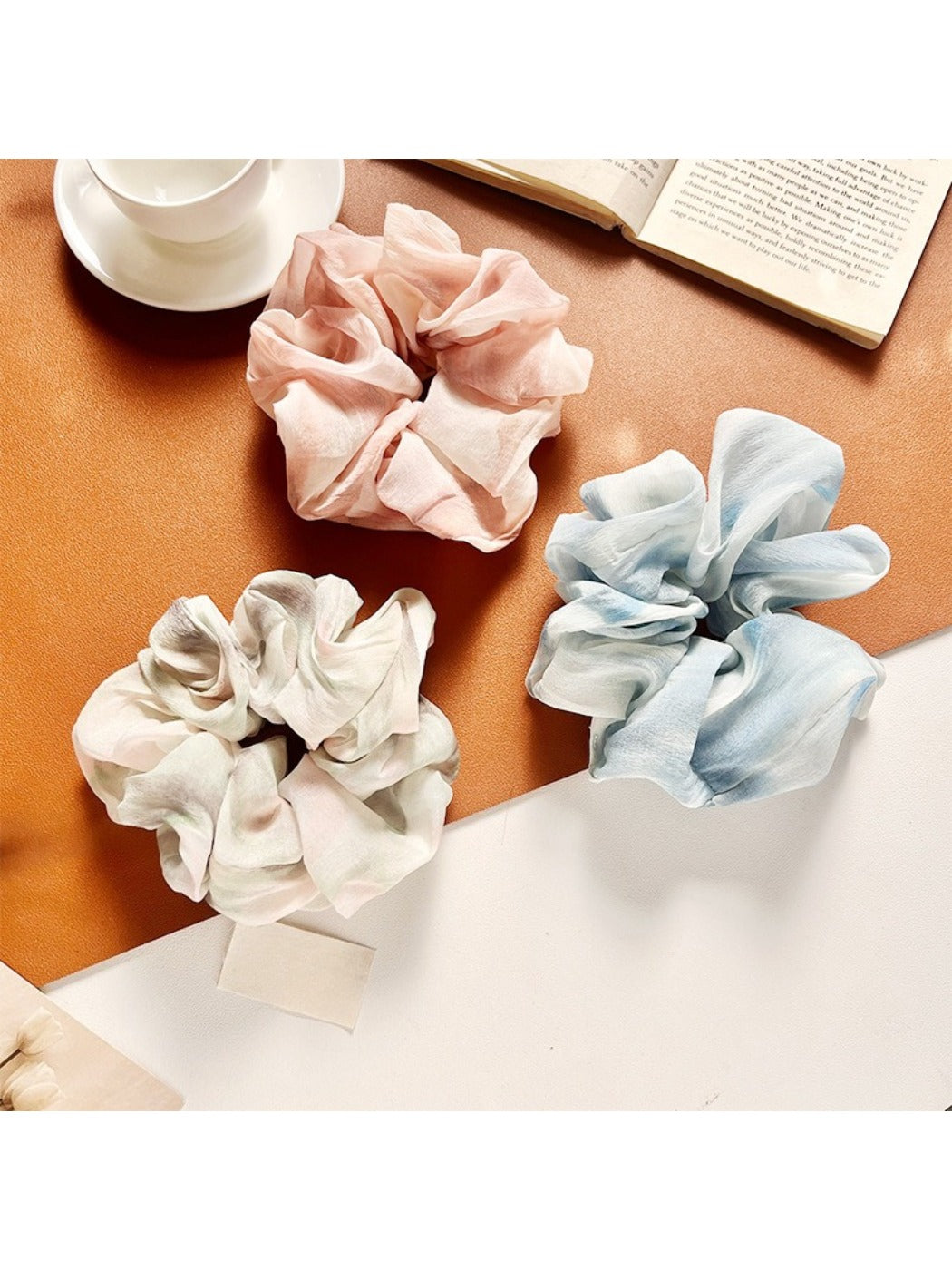 Gifty - Elegant Gradient Color Block Scrunchie