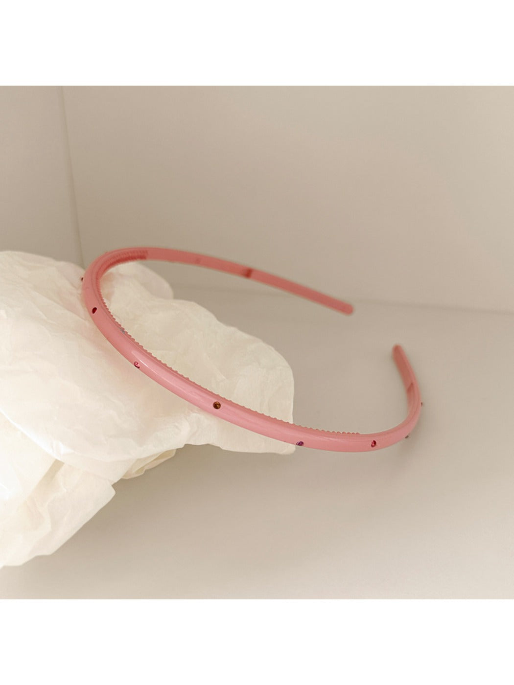 Gifty vintage chic thin headband displayed on white background
