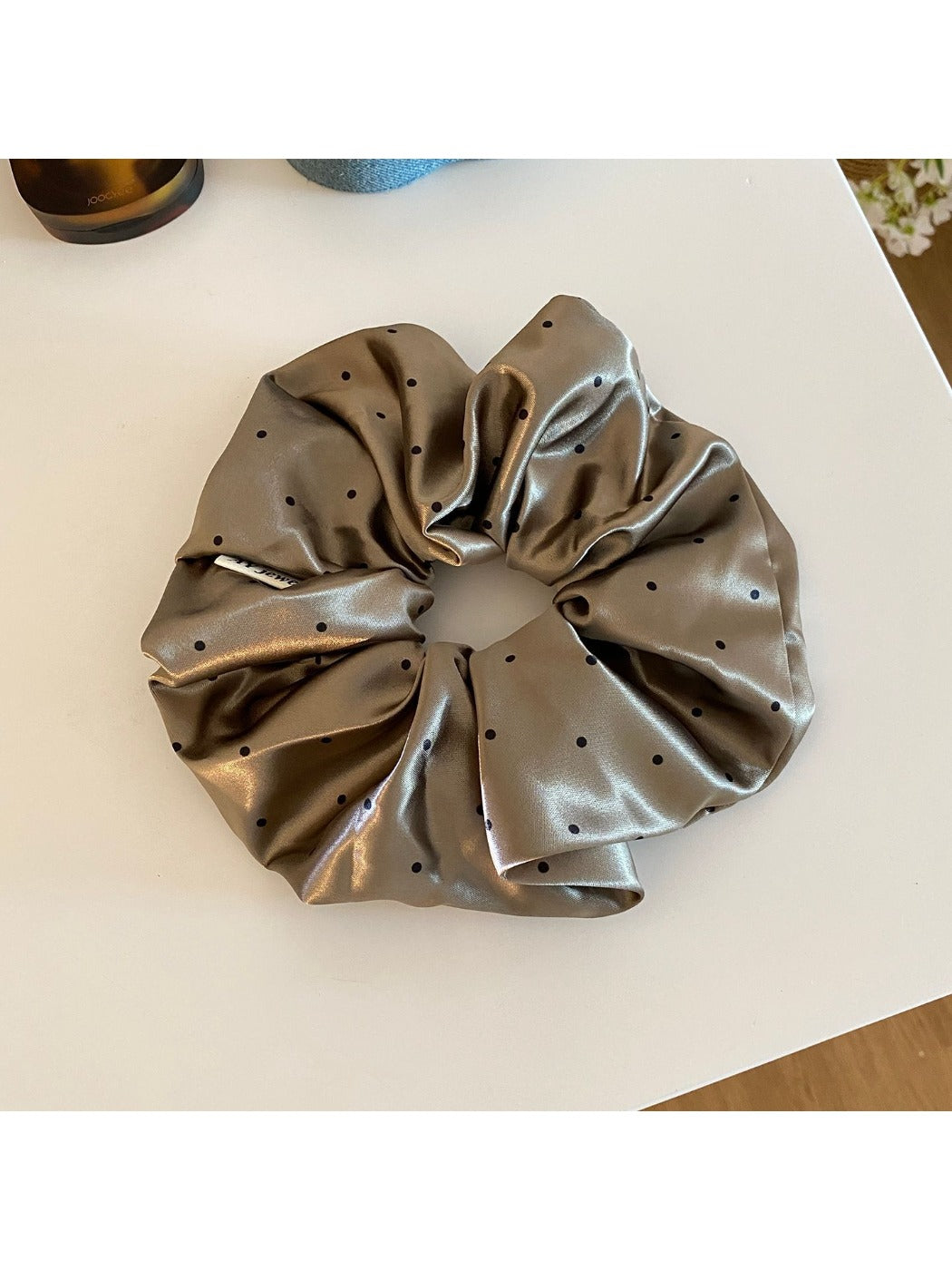 Gifty - Fashionable Vintage Dot Scrunchie