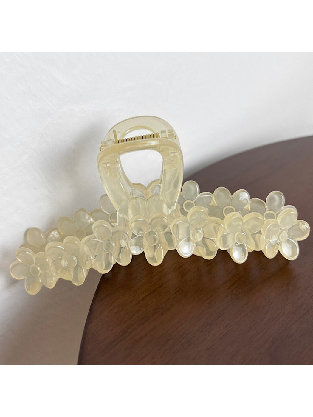 Beau - Sweet Minimalist Flower Shaped Claw Clip
