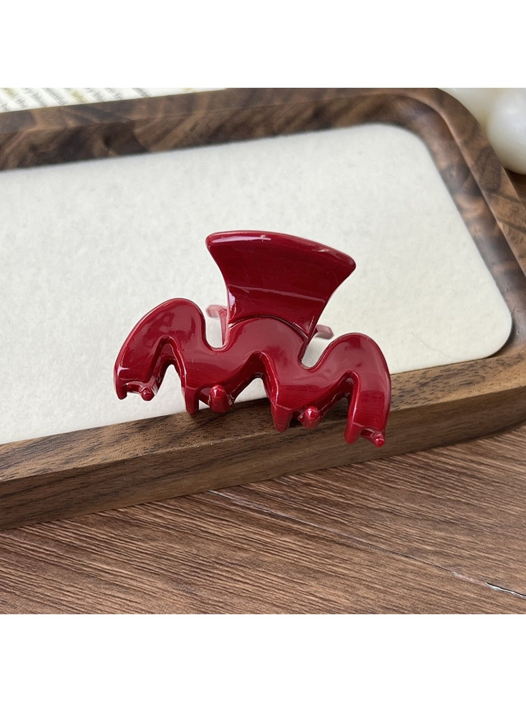 Beau - Trendy Letter M Hair Clip
