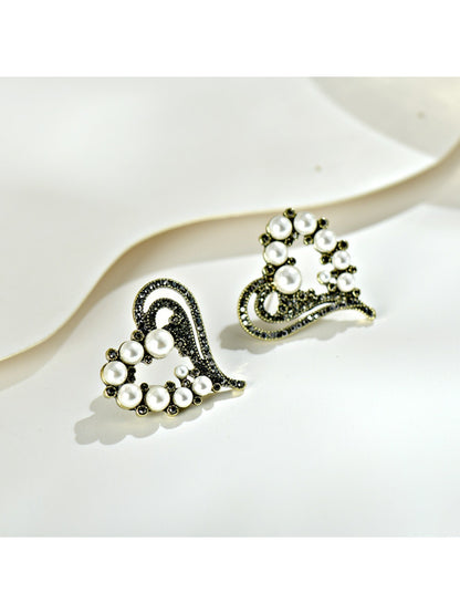 Earedge - Vintage Luxe Heart Stud Earrings