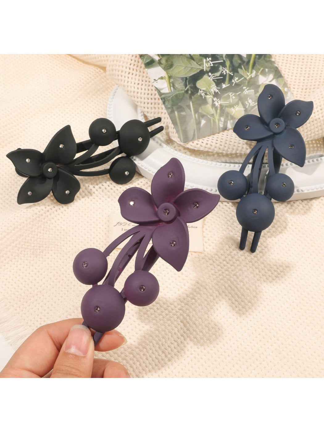 Beau - Floral Hair Clips Fashionable