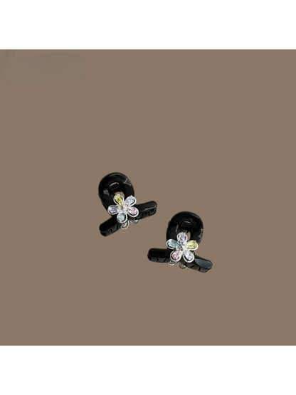 Beau mini hair claw clip displayed on a white background