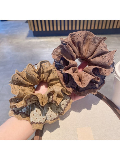 Gifty - Simple Retro Lace Scrunchie