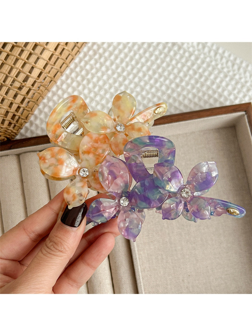 Beau - Petal Shape Acetate Fiber Hair Claw Clip