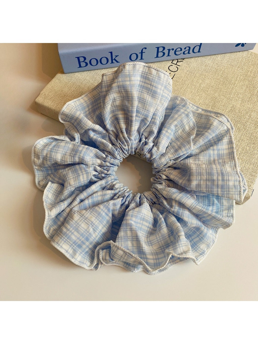 Gifty - Fresh Aesthetic Spring Scrunchie