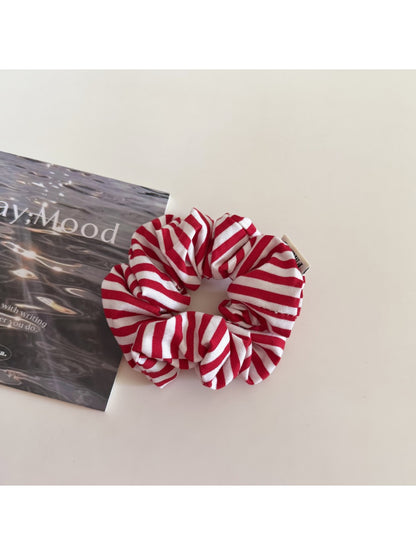 Gifty - Colorful Knitted Striped Scrunchie