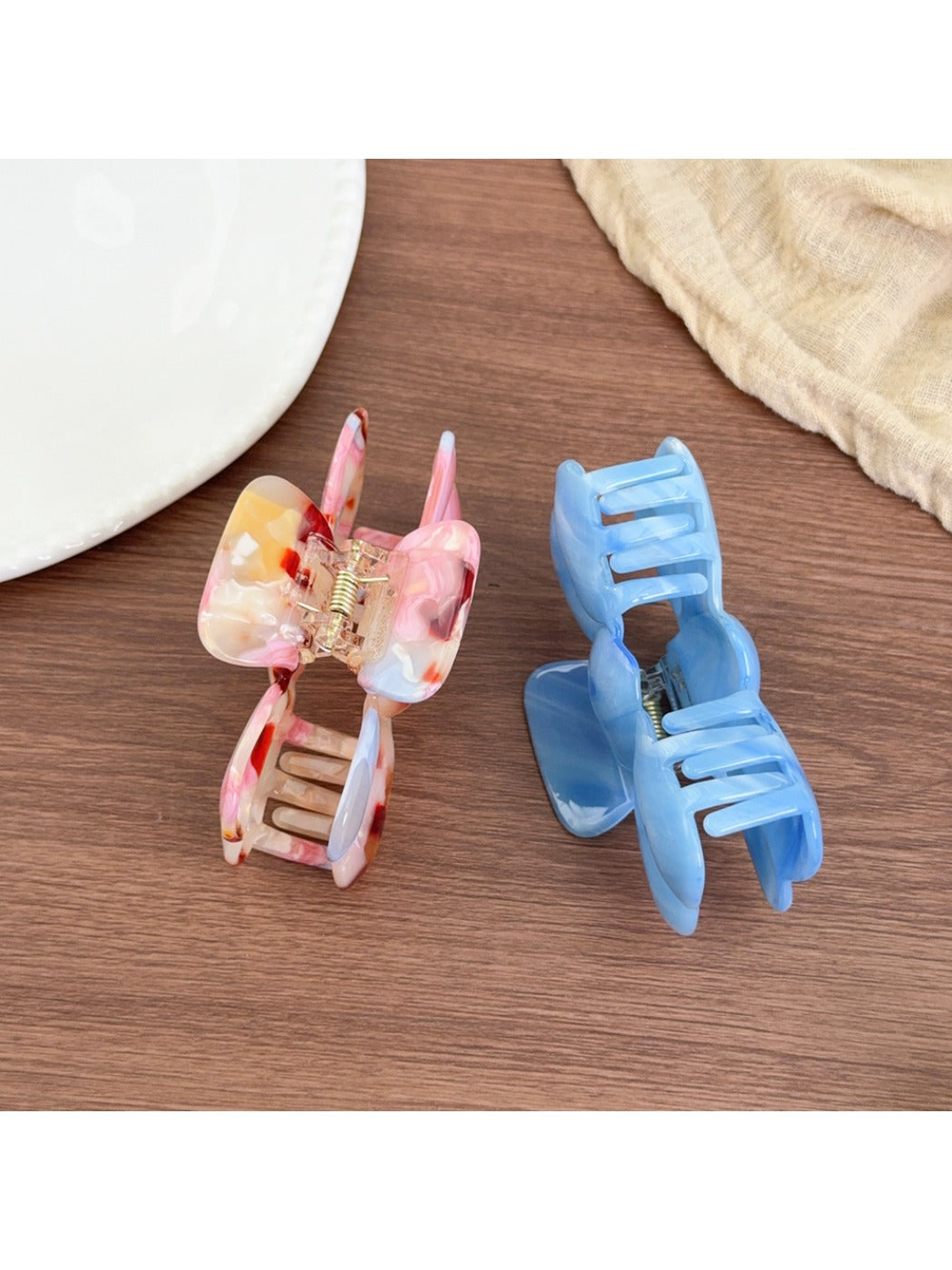 Close-up of Beau hair claw clip showing bow shape and clasp mechanism