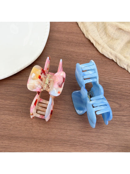 Close-up of Beau hair claw clip showing bow shape and clasp mechanism