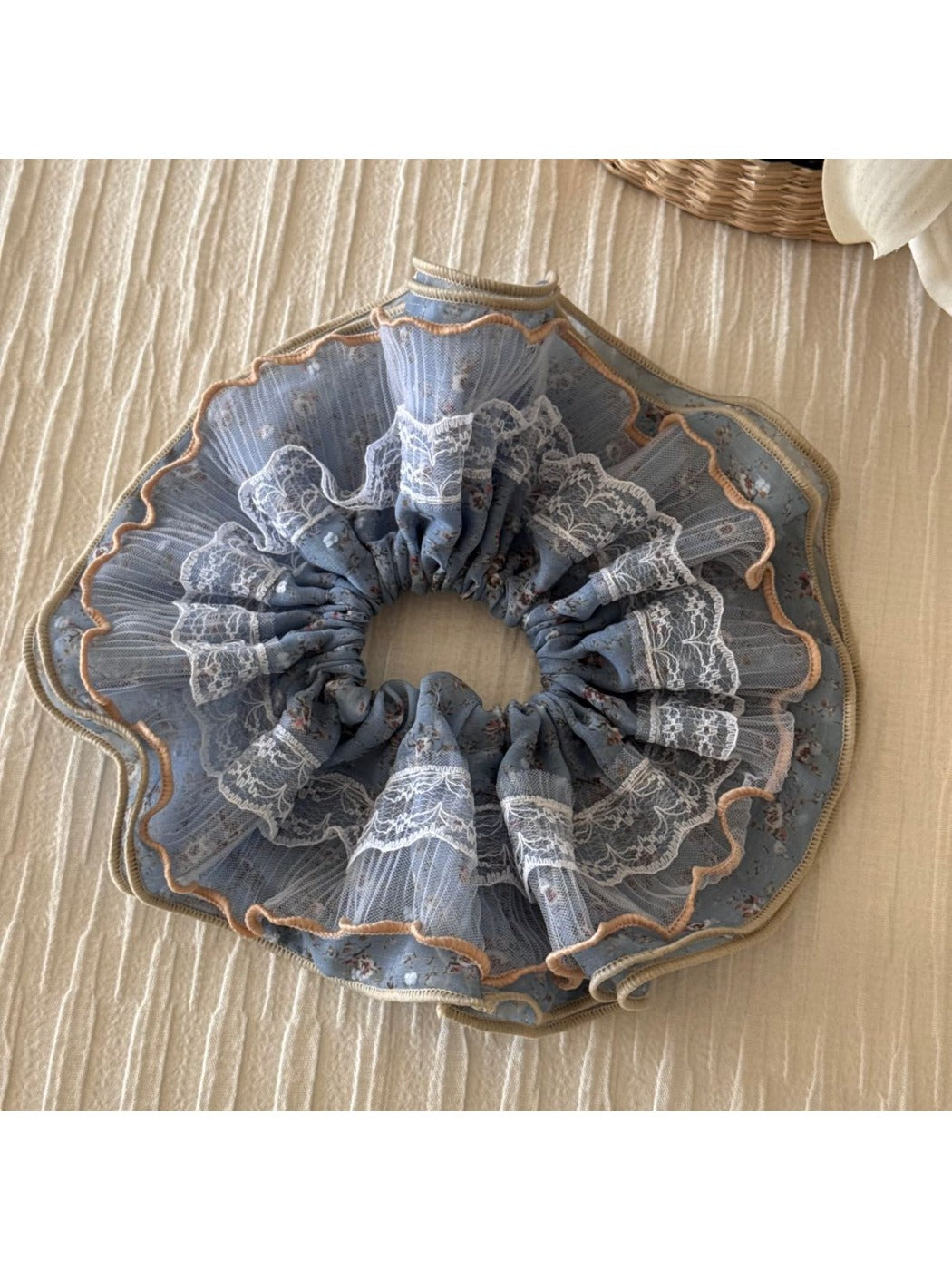 Gifty - Lace Trim Floral Print Scrunchie