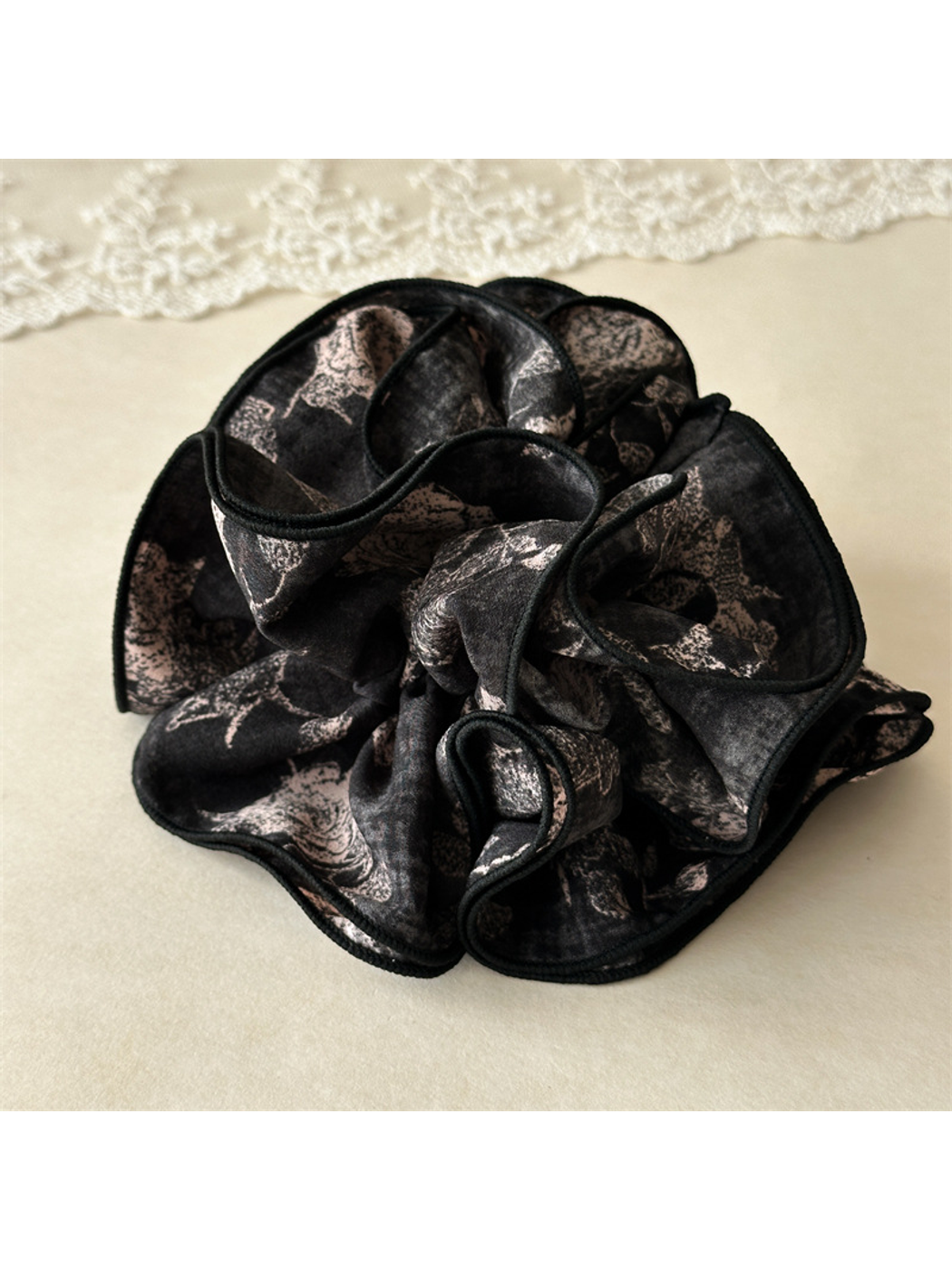 Gifty - Vintage Rose Print Ruffle Hair Scrunchie