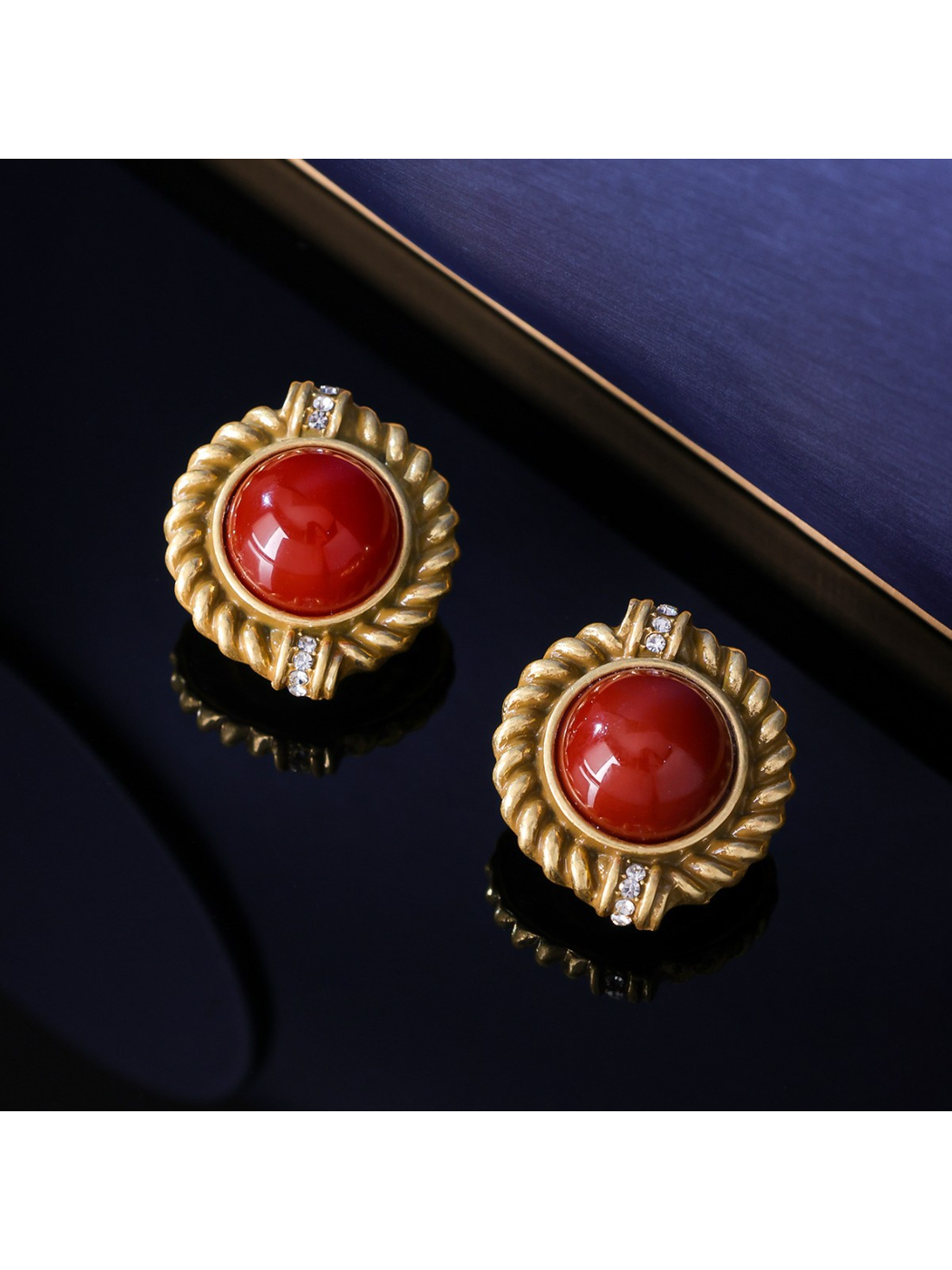 Earedge - Vintage Geometric Framed Round Stud Earrings