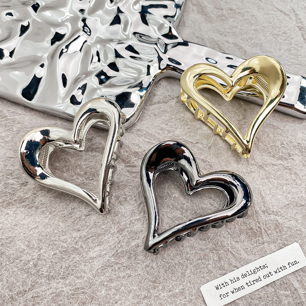 Beau - Minimal Heart Outline Claw Clip