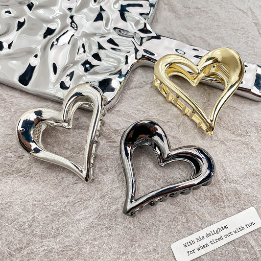 Beau - Minimal Heart Outline Claw Clip