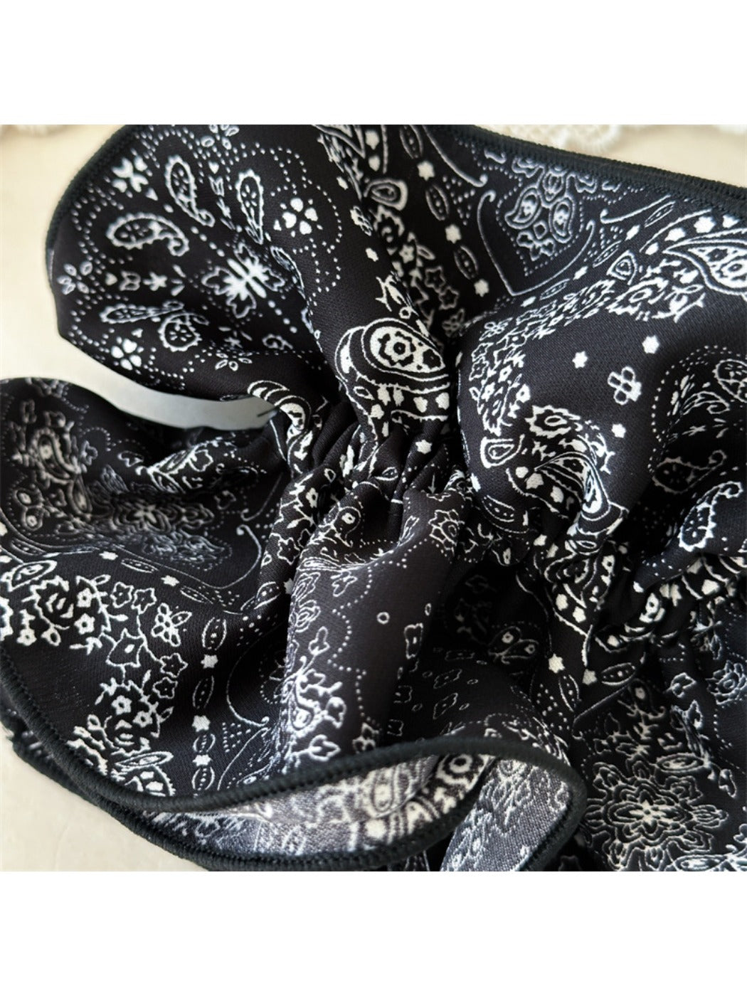 Gifty - Vintage Fabric Paisley Scrunchie