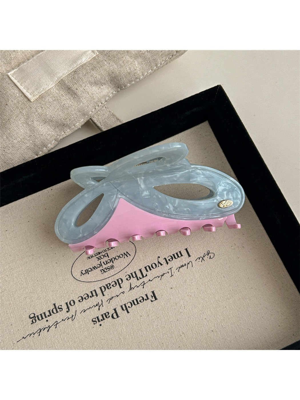 Beau - Alloy Detail Butterfly Shape Acetate Claw Clip