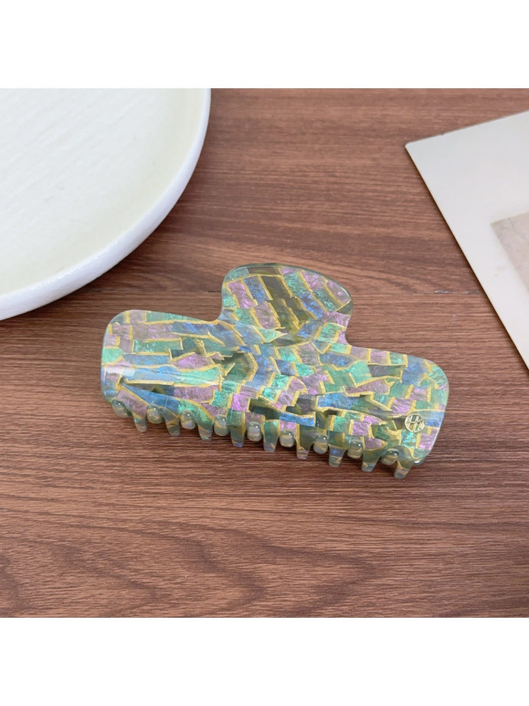 Beau gradient acetate claw clip open, displaying inner teeth and grip design