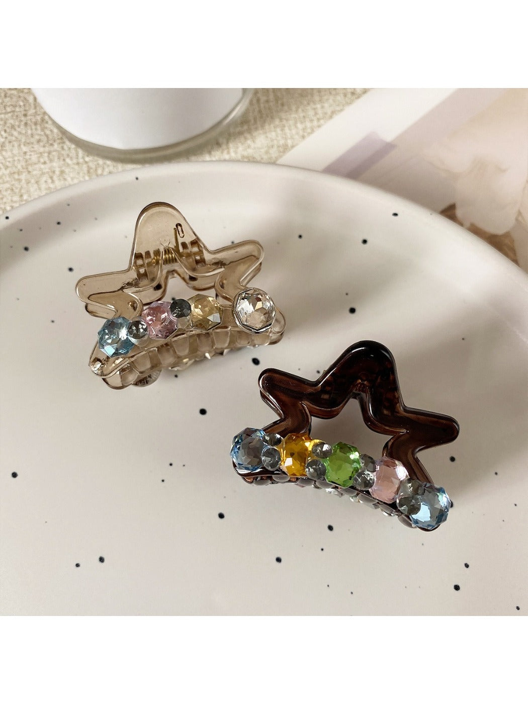 Beau star shaped claw clip open, displaying inner claw grips