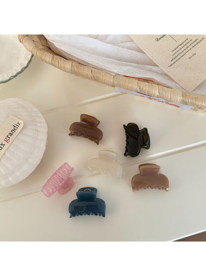 Beau - Geometric Half Round Plastic Claw Clip