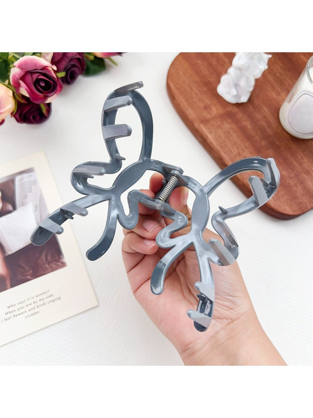 Side view of Beau ombre heart shaped bow claw clip highlighting clip mechanism