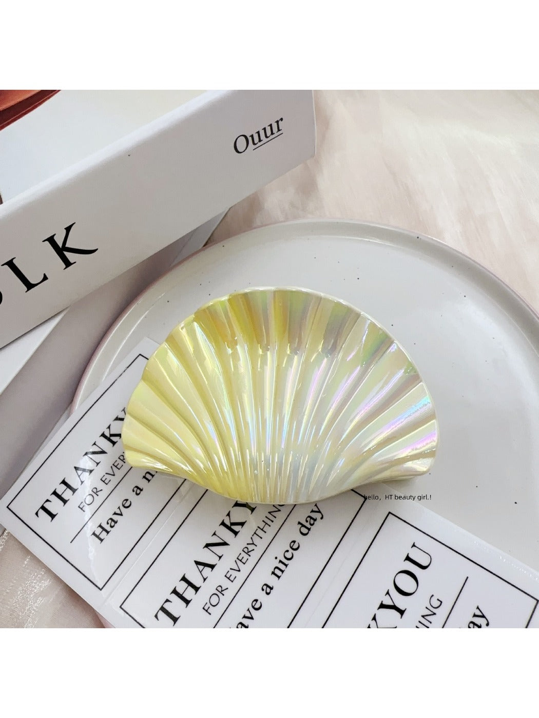 Beau - Elegant Shell Shaped Ombre Claw Clip