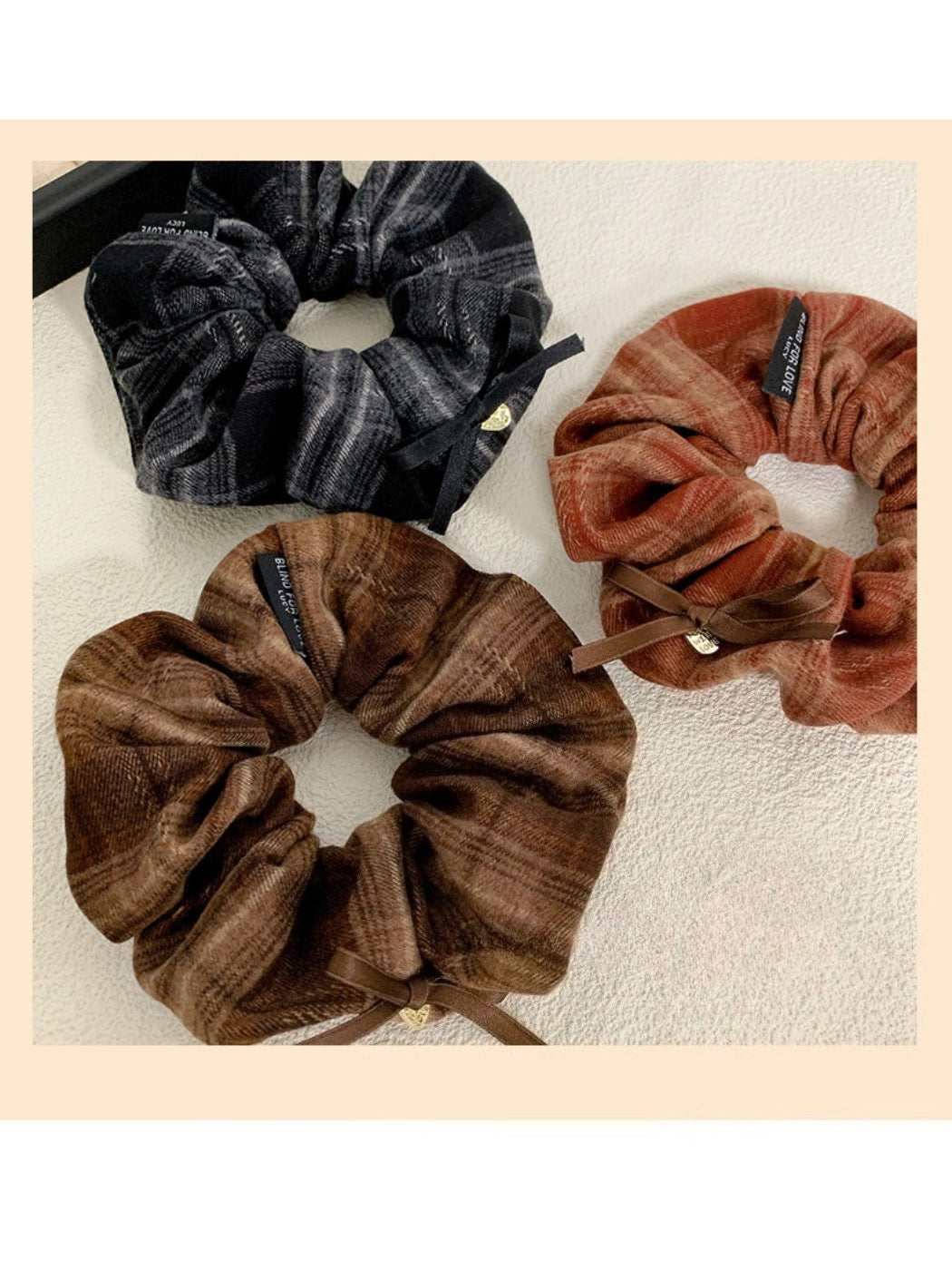 Gifty - Vintage Scholar Style Scrunchie