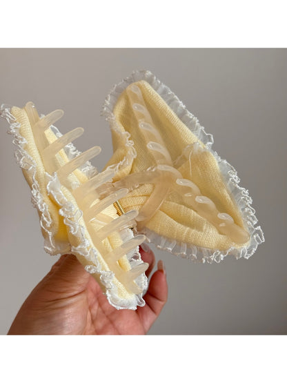 Beau - Sweet Style Triangle Ruffle Edge Claw Clip