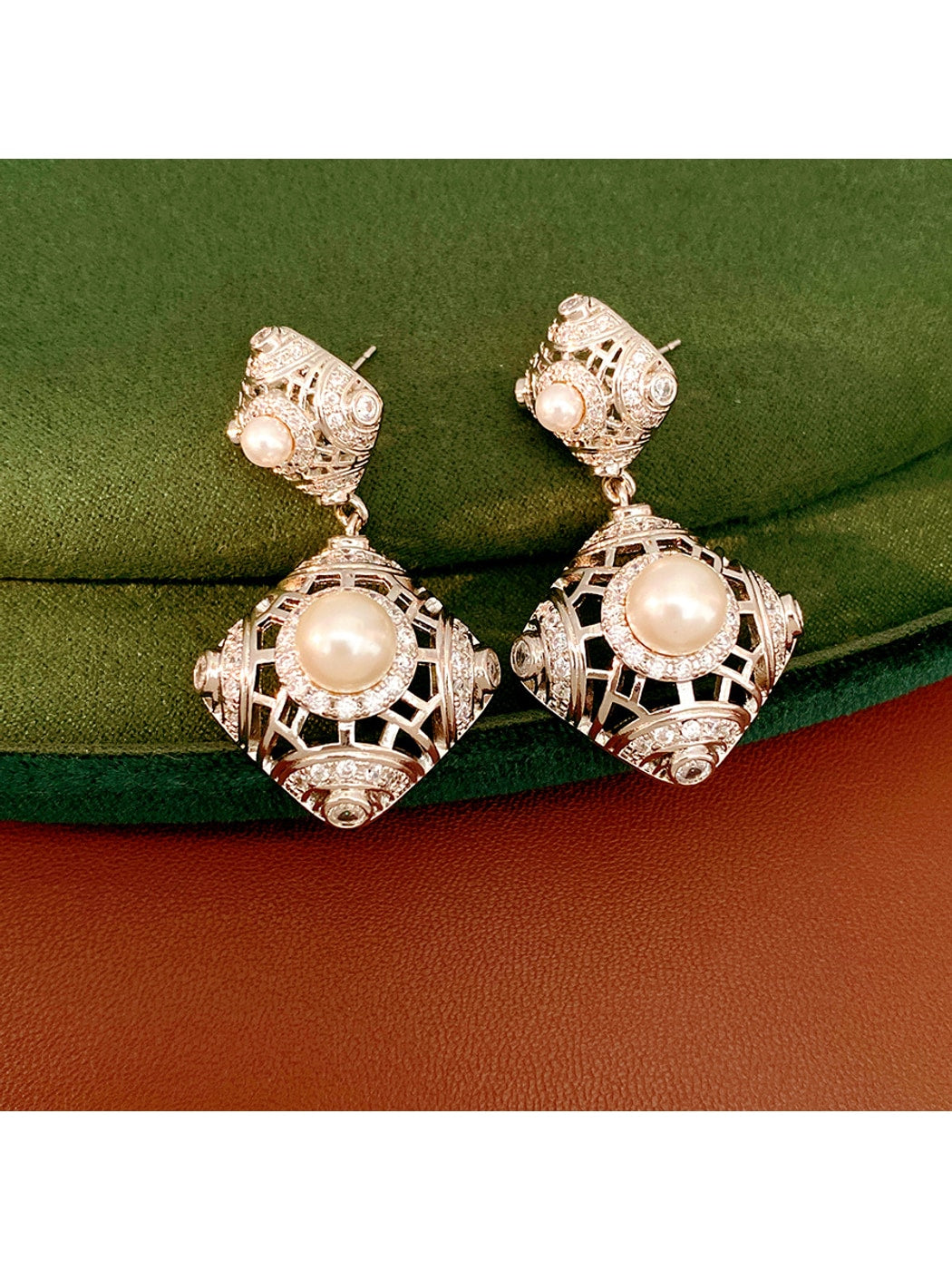 Earedge - Vintage Geometric Elegant Openwork Stud Earrings