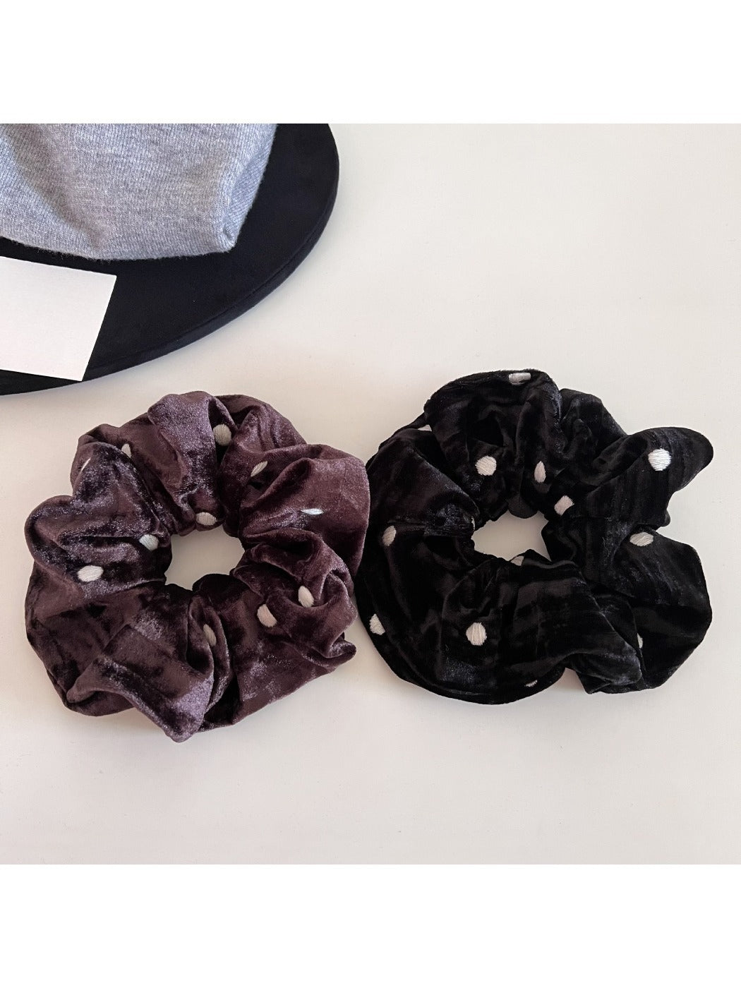Gifty - Simple Velvet Polka Dot Scrunchie