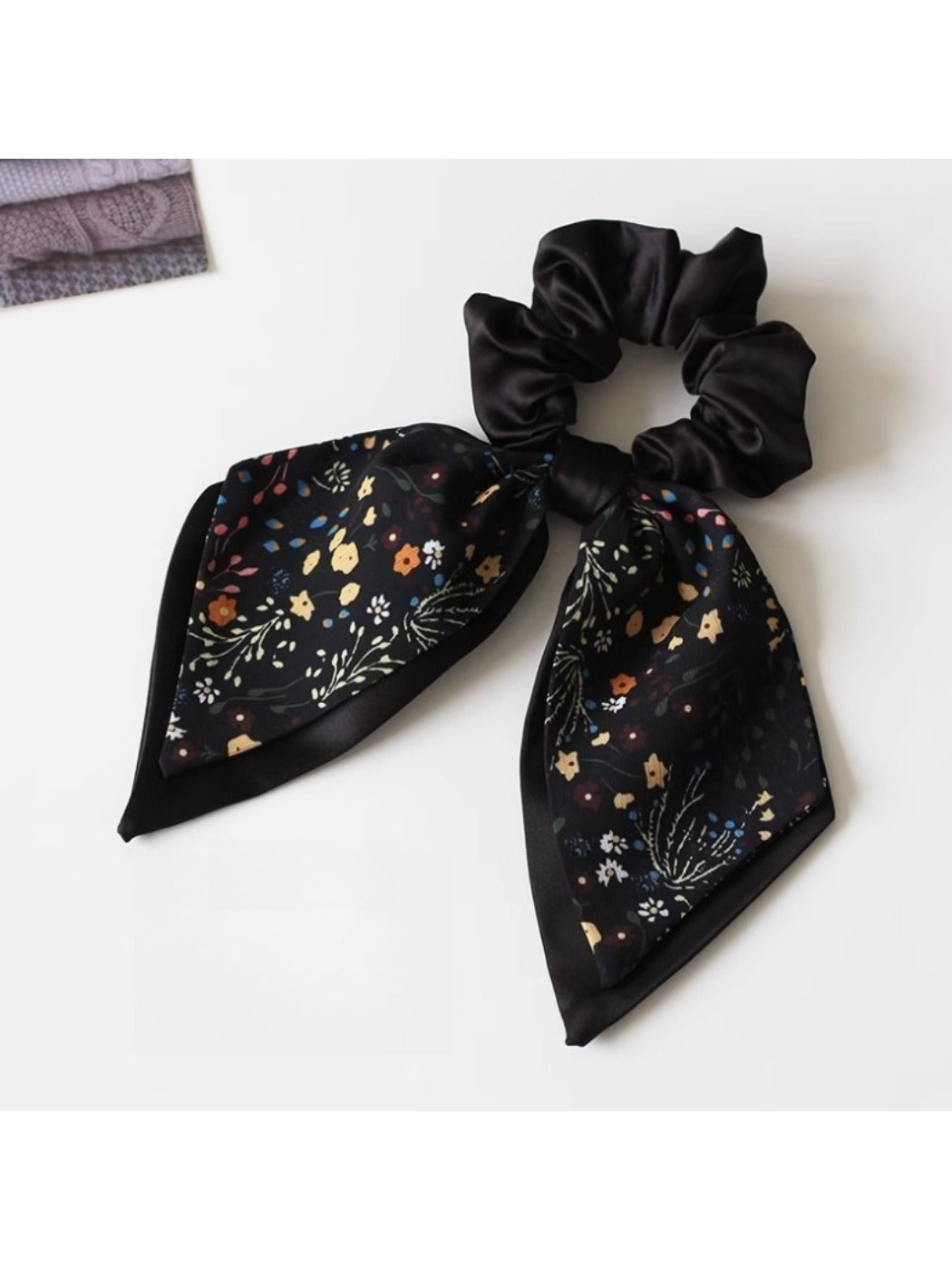 Multiple Gifty printed bow hair ties in different colors arranged in a circle