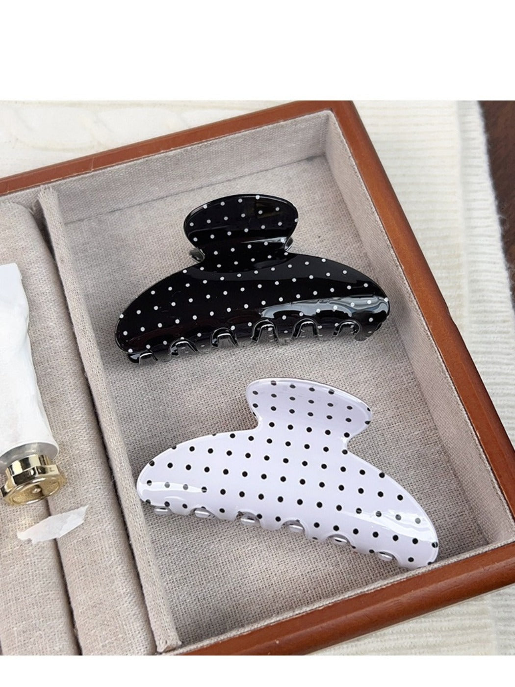 Beau - Solid Color Polka Dot Claw Clip