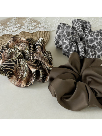 Gifty - Leopard Print Satin Scrunchie