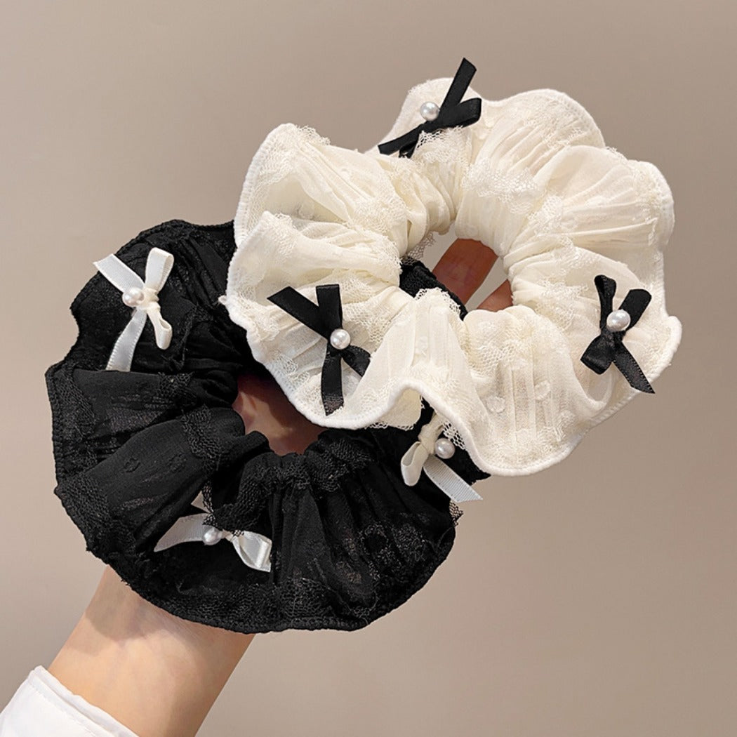 Gifty - Black and White Bow Scrunchie