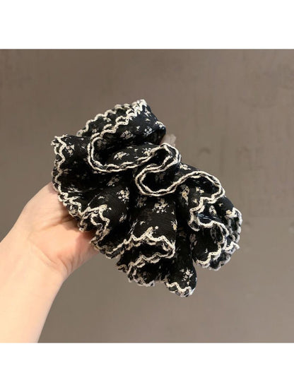 Gifty - Vintage Ruched Lace Scrunchie