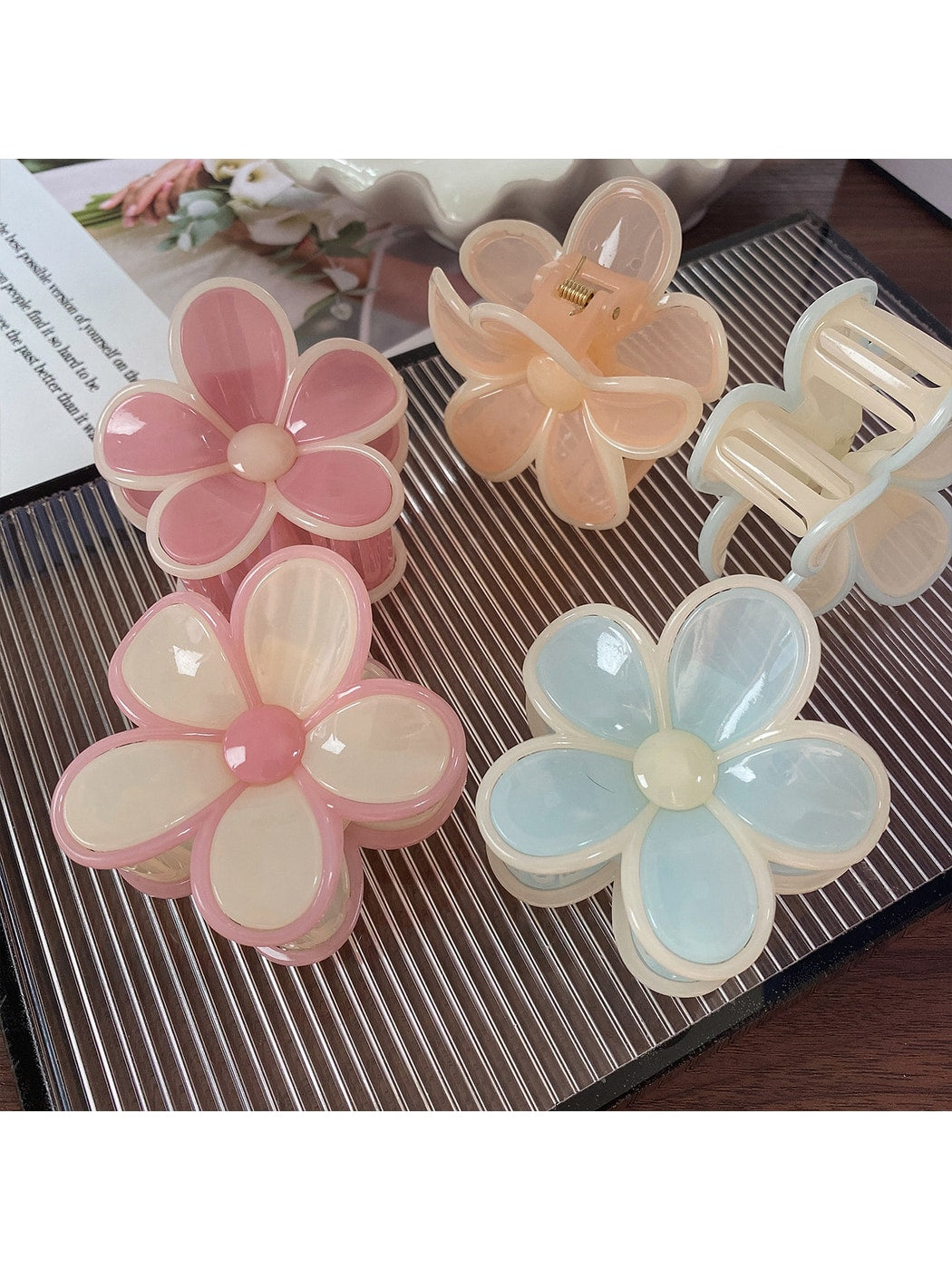 Beau - Sweet Floral Acrylic Alloy Hair Claw Clip