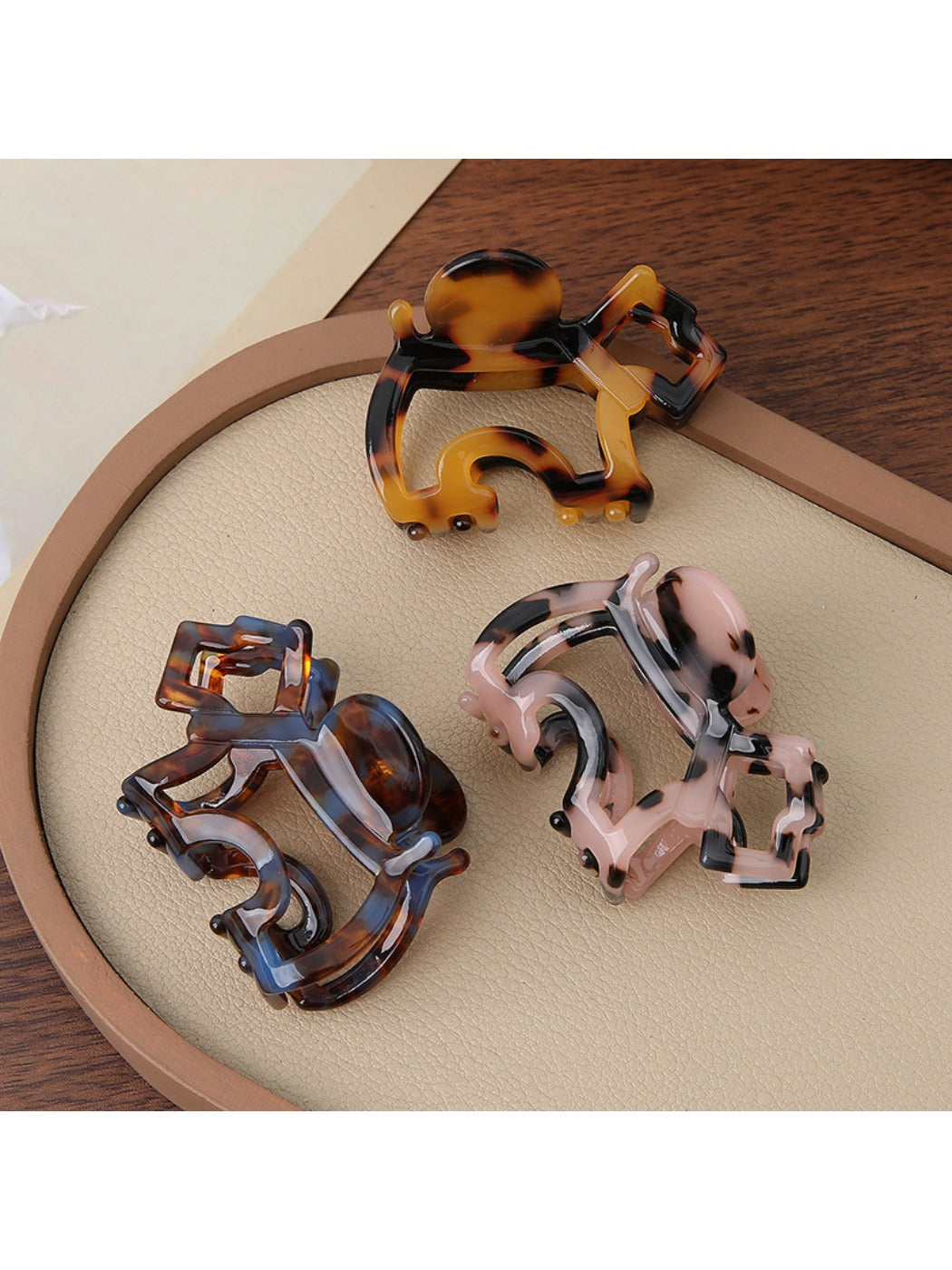 Beau - Trendy Puppy Ponytail Hair Claw Clip