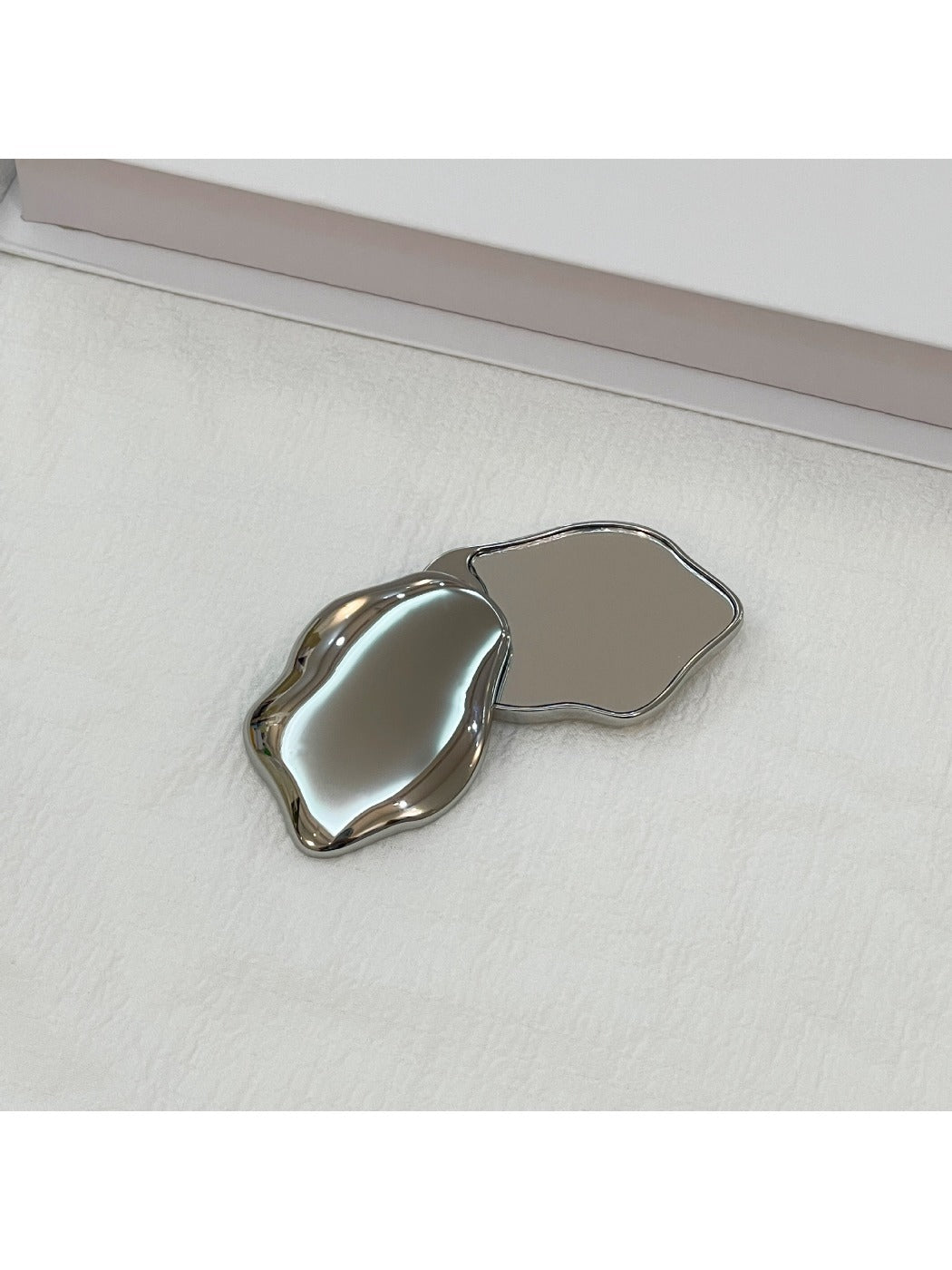 Mirroray - Cloud Shaped Makeup Mirror Handheld Dual Sided
