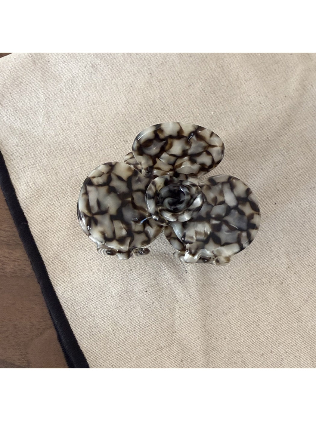 Beau - Floral Textured Acetate Board Claw Clip