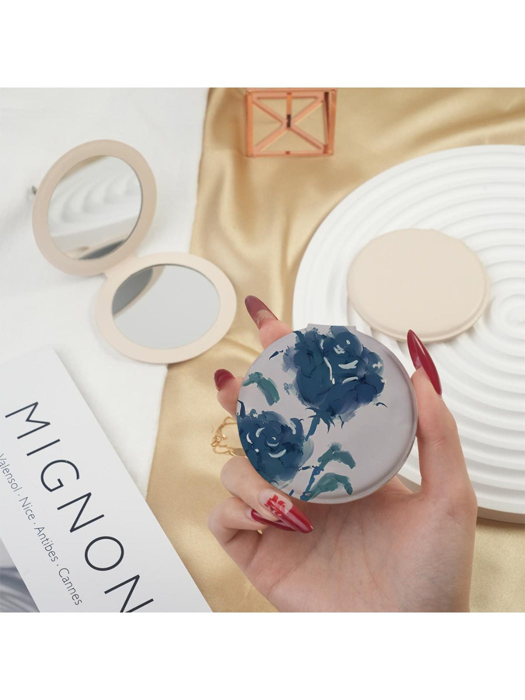 Mirroray - Delicate Rose Patterned Round Compact Mirror